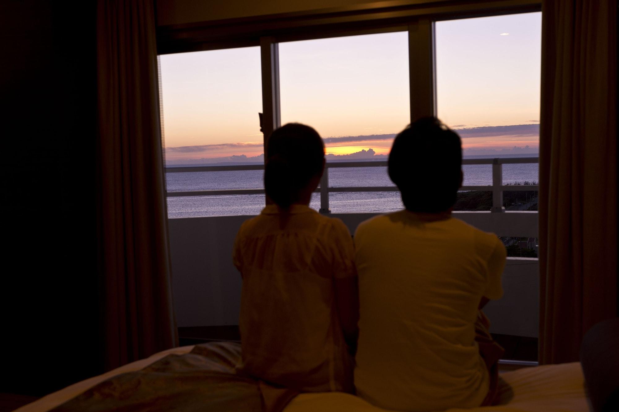 יומיטאן Royal Hotel Okinawa Zanpamisaki מראה חיצוני תמונה