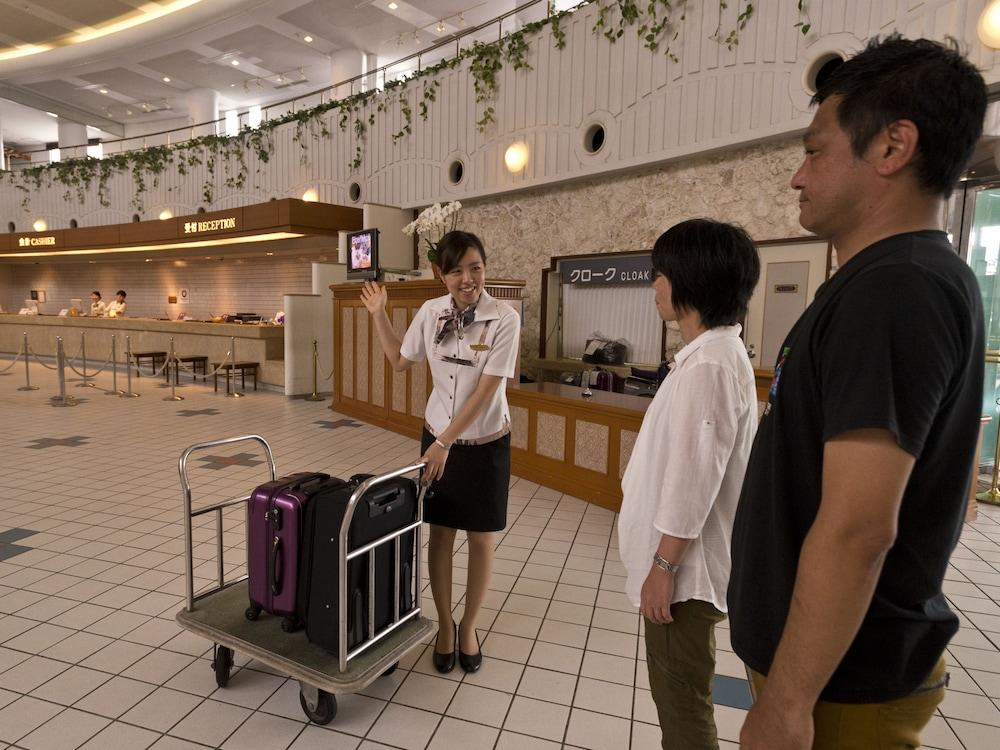 יומיטאן Royal Hotel Okinawa Zanpamisaki מראה חיצוני תמונה