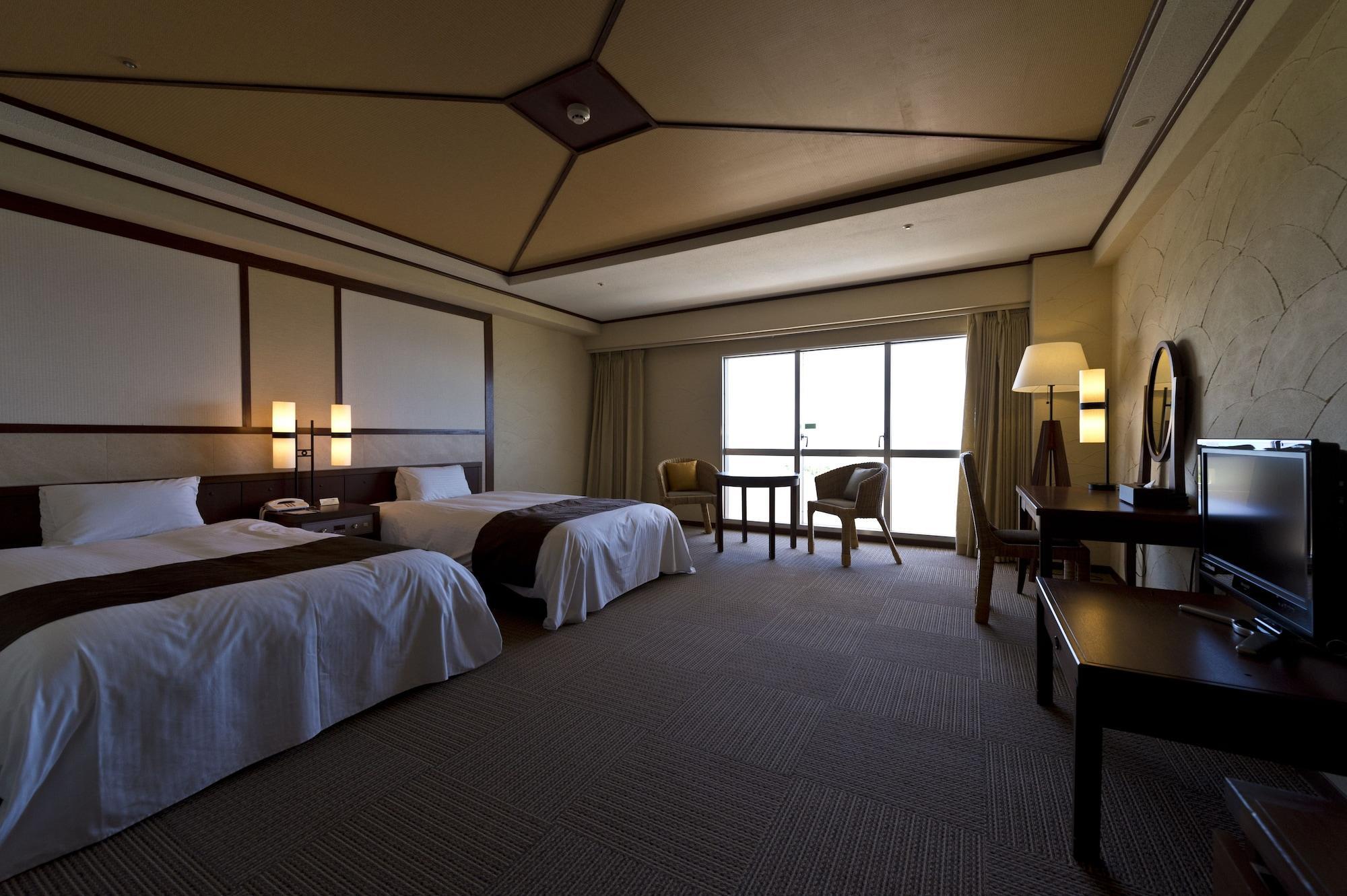 יומיטאן Royal Hotel Okinawa Zanpamisaki מראה חיצוני תמונה
