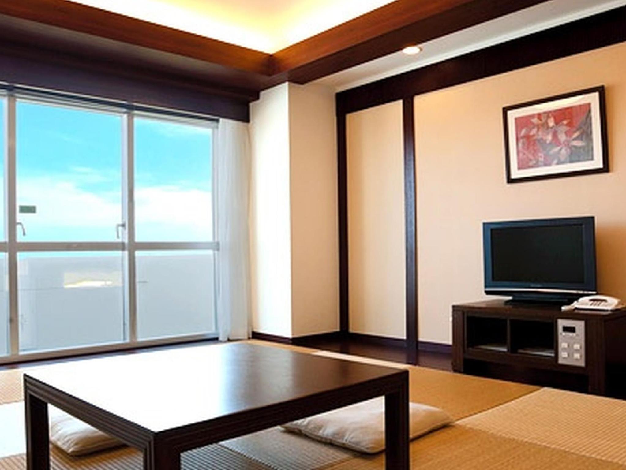 יומיטאן Royal Hotel Okinawa Zanpamisaki מראה חיצוני תמונה