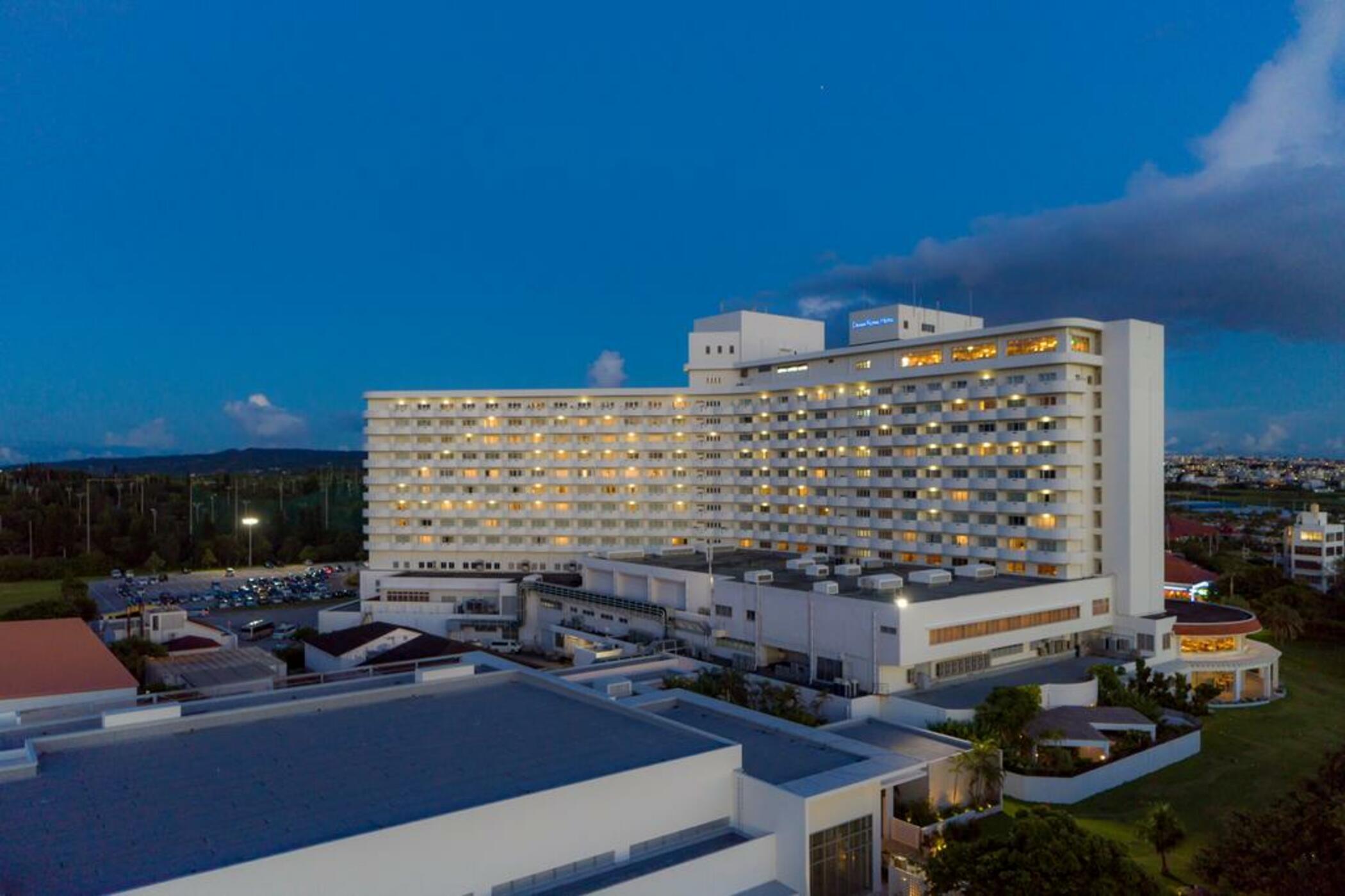 יומיטאן Royal Hotel Okinawa Zanpamisaki מראה חיצוני תמונה